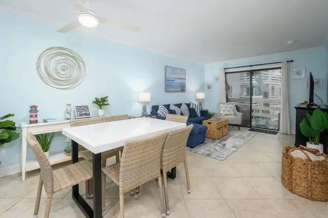 Living room at Fiddler’s Cove 16F